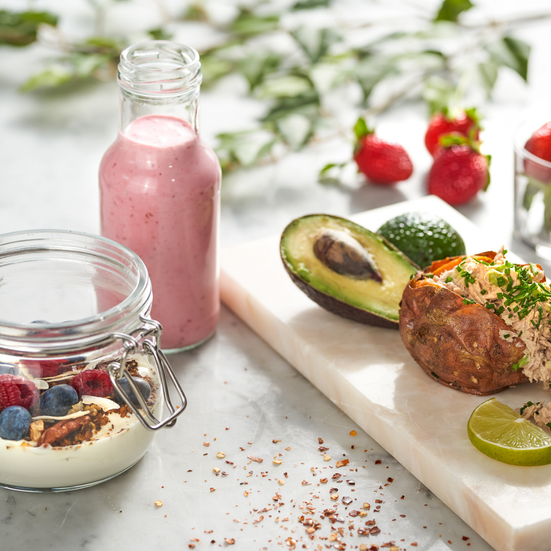 Hälsosam frukost med smoothie och granola från Bodily Kost.